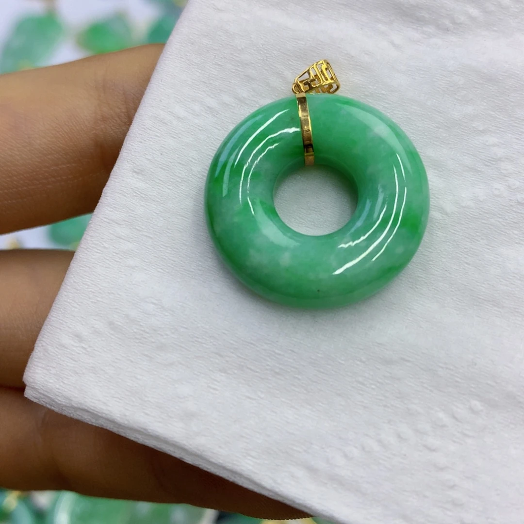 翡翠18K金镶嵌颈饰翡翠