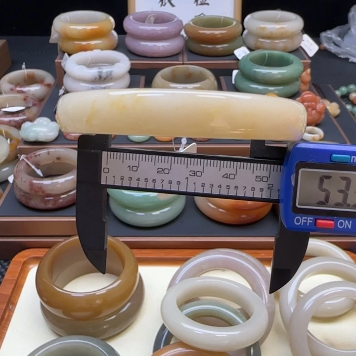 石英岩玉未镶嵌手镯