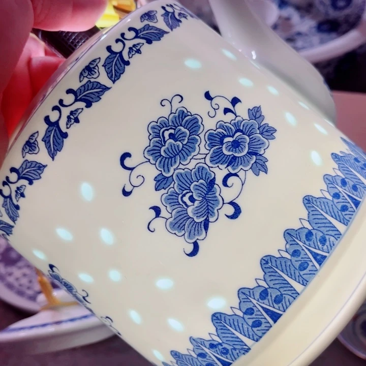 青花玲珑牡丹花提梁壶