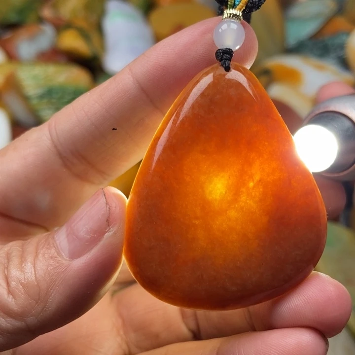 翡翠未镶嵌颈饰缅甸