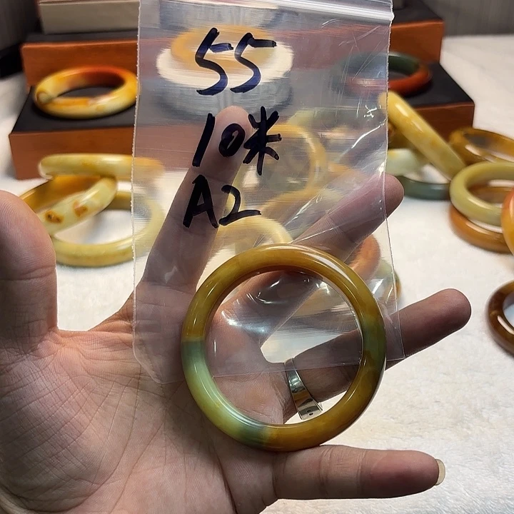 蛇纹石玉合金手镯水**?