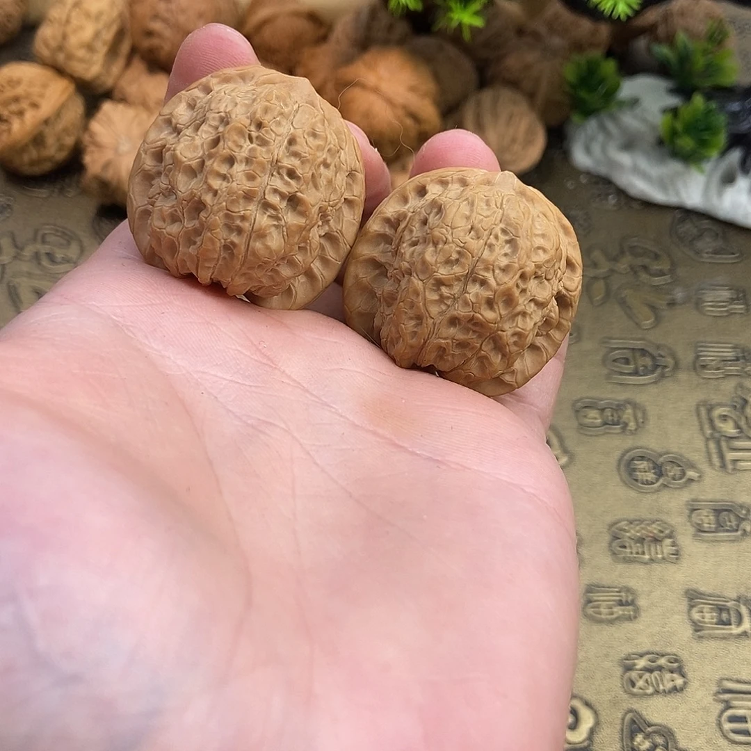 核桃血麒麟36尺寸编号741走色漂亮微微小黄点