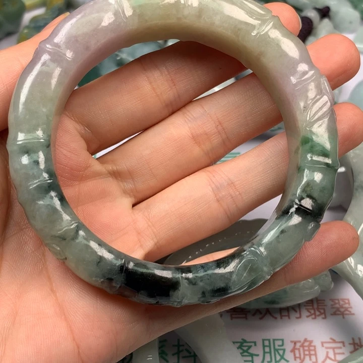 翡翠未镶嵌颈饰盘**下