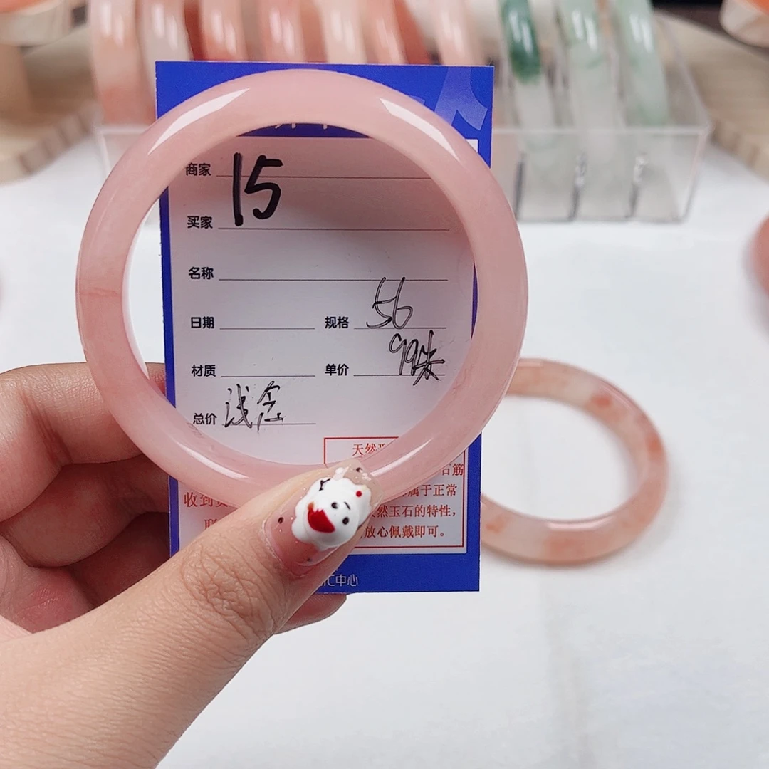 浅***念石英质玉未镶嵌手镯