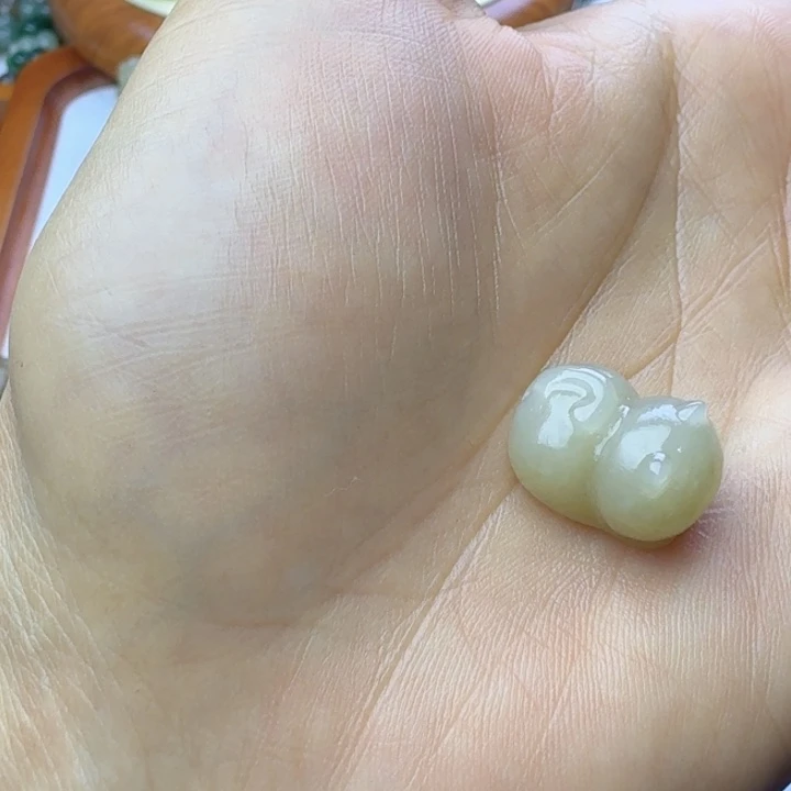 虚***白和田玉未镶嵌挂件