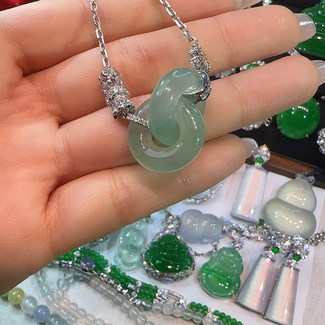 翡翠18K金镶嵌颈饰