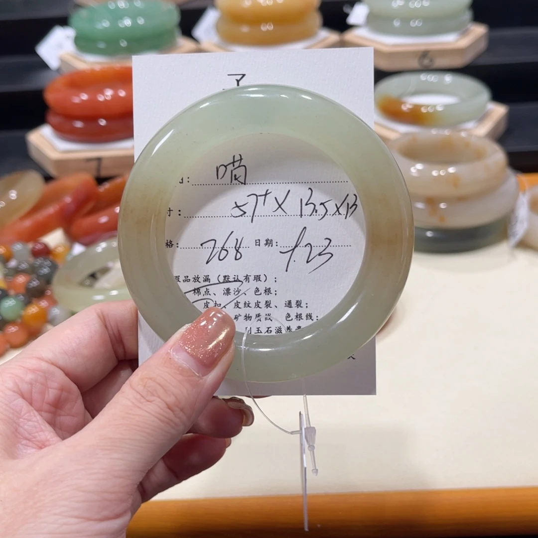 未镶嵌手镯石英质玉?*?
