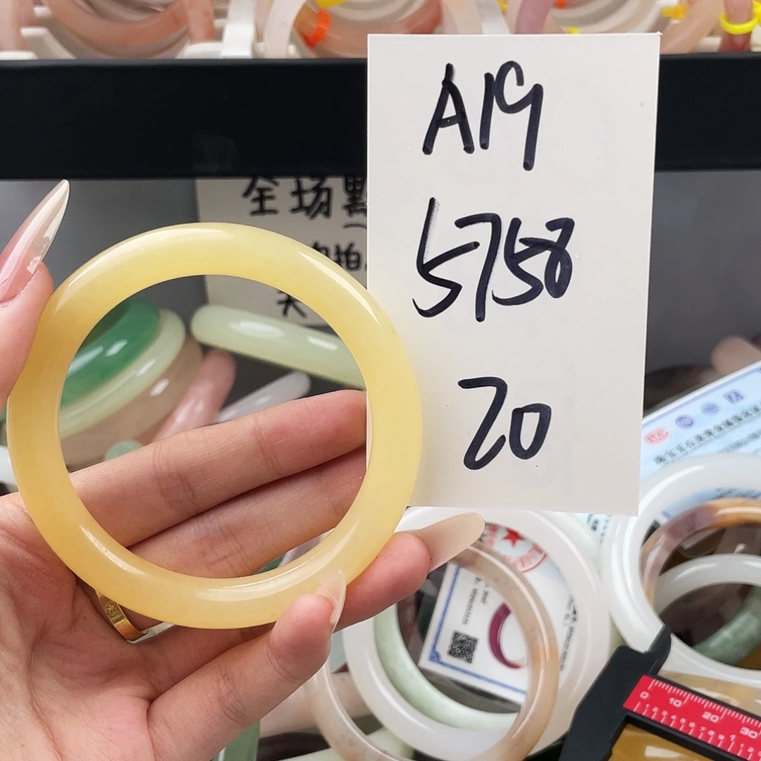 石英质玉未镶嵌手镯A19