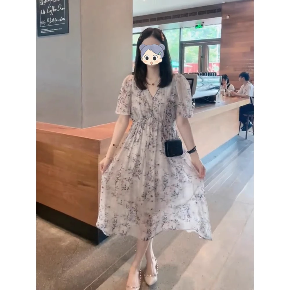 2025新款法式气质名媛高端女神范高级感v领碎花连衣裙子女夏长裙