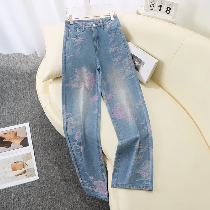 浅蓝色直筒牛仔裤女2025年春季新款垂感粉色时尚花纹刺绣阔腿裤子