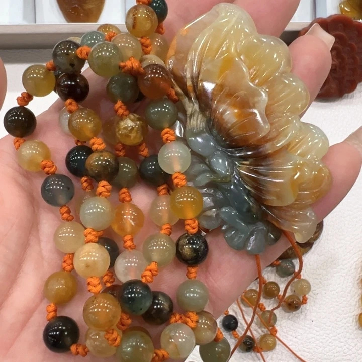 蛇纹石玉未镶嵌颈饰