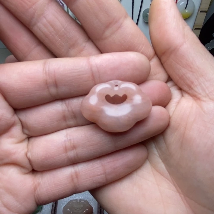 石英质玉颈饰未镶嵌微***天