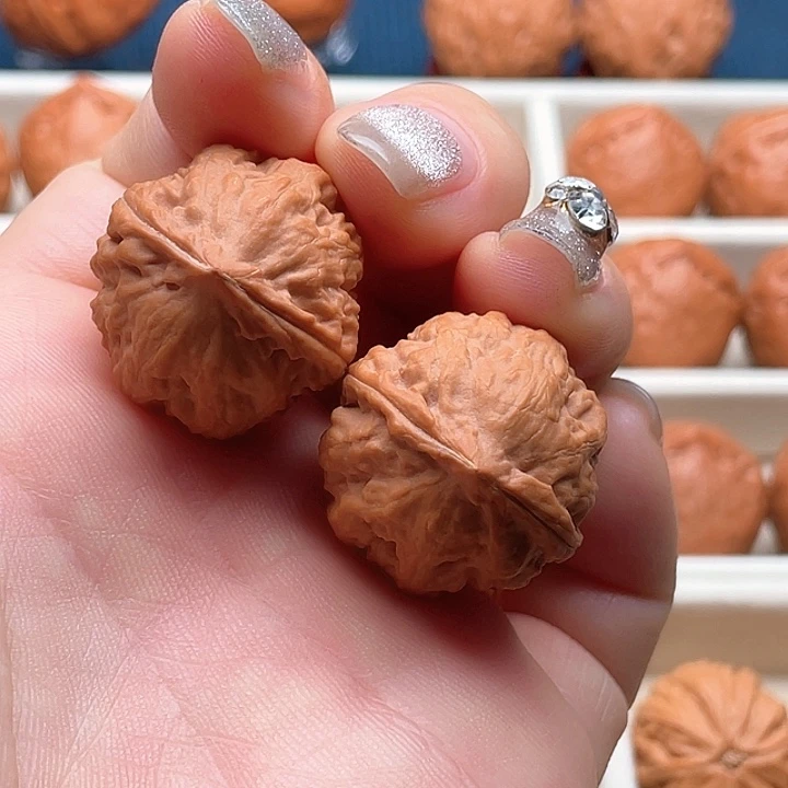 文玩核桃吊坠粗筋