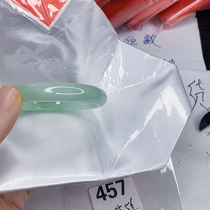 翡翠未镶嵌手镯一图一物实物为准（微瑕处理）