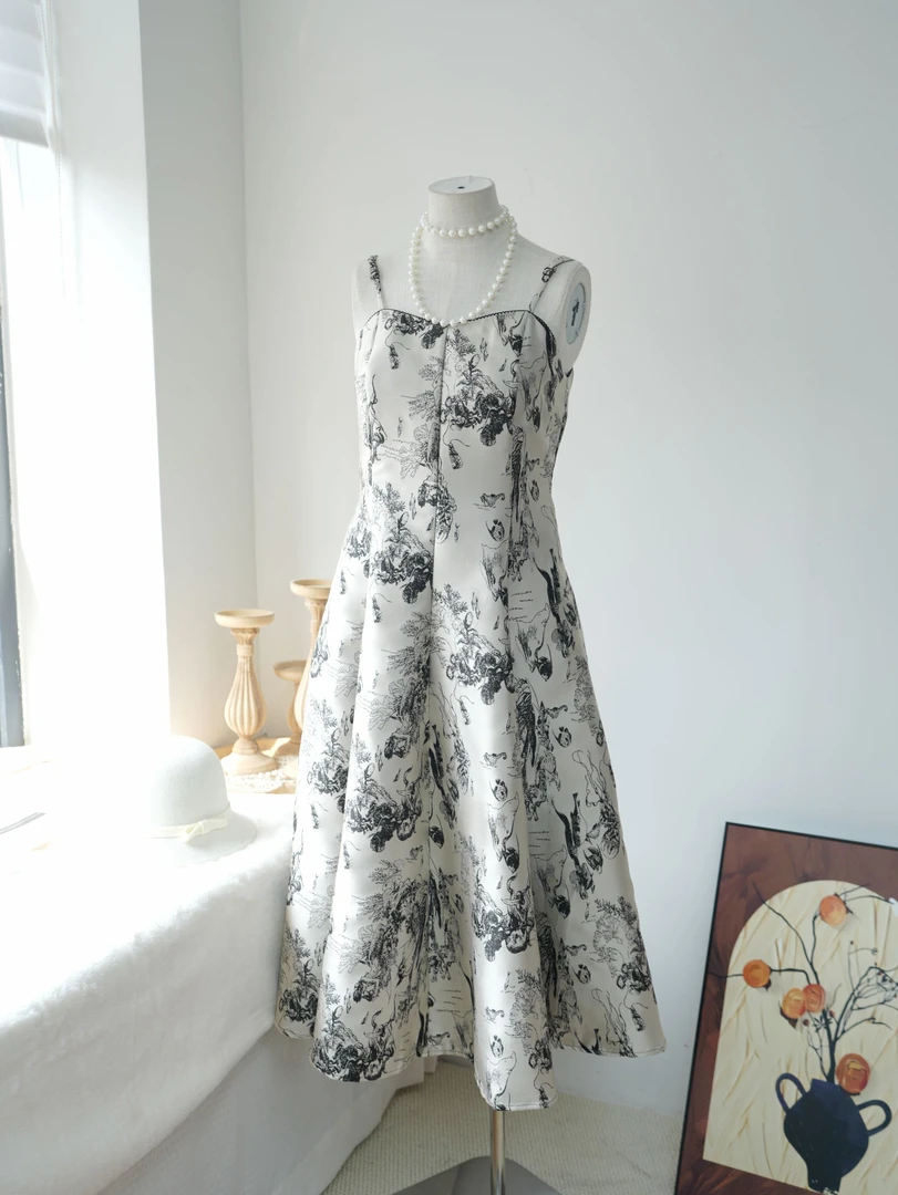 碎花吊带连衣裙女2025夏季新款法式轻奢收腰显瘦提花长裙A71092