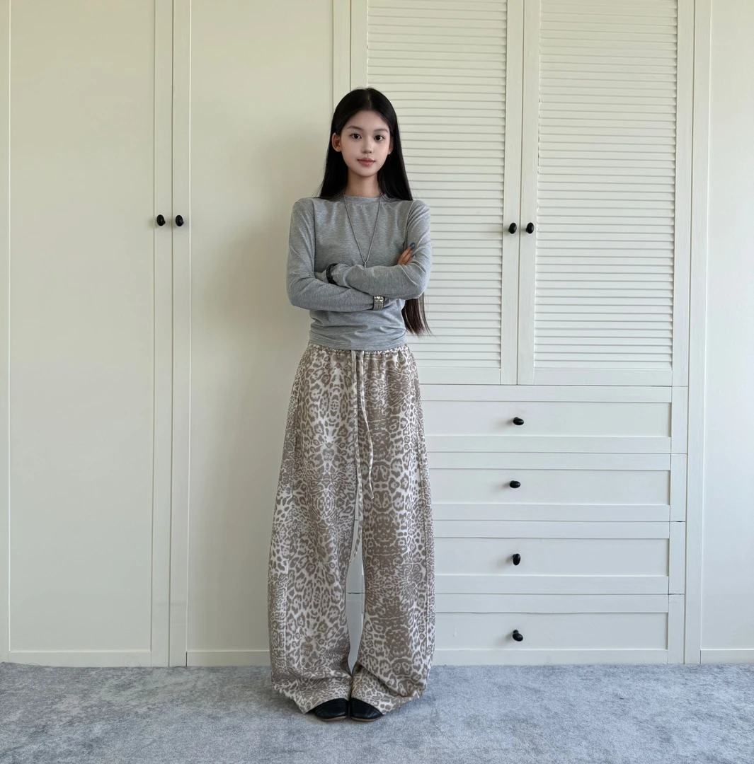 YANGKE美式复古做旧豹纹阔腿裤女大码显瘦休闲弯刀卫裤