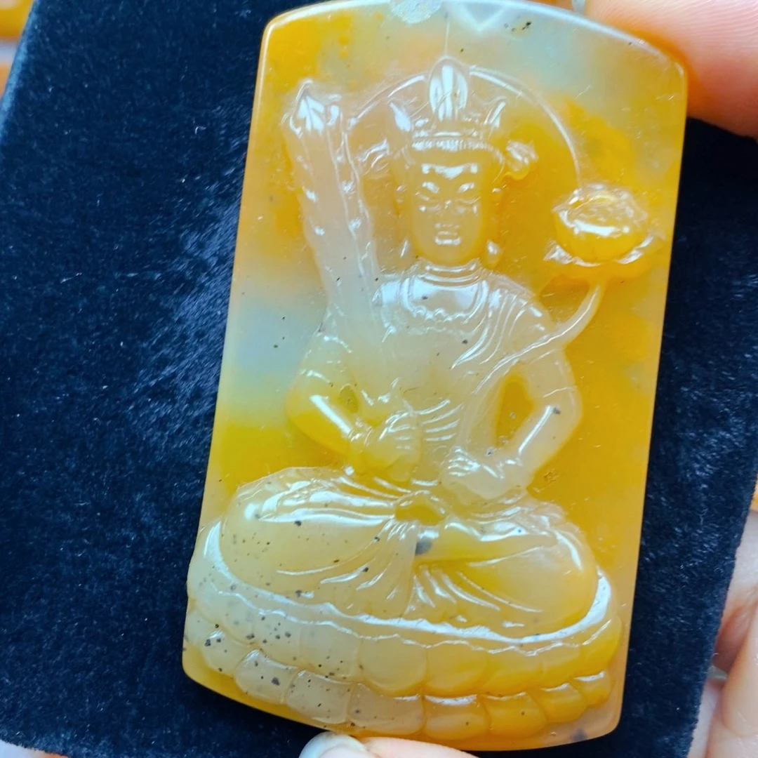 未镶嵌石英质玉（黄龙玉）颈饰