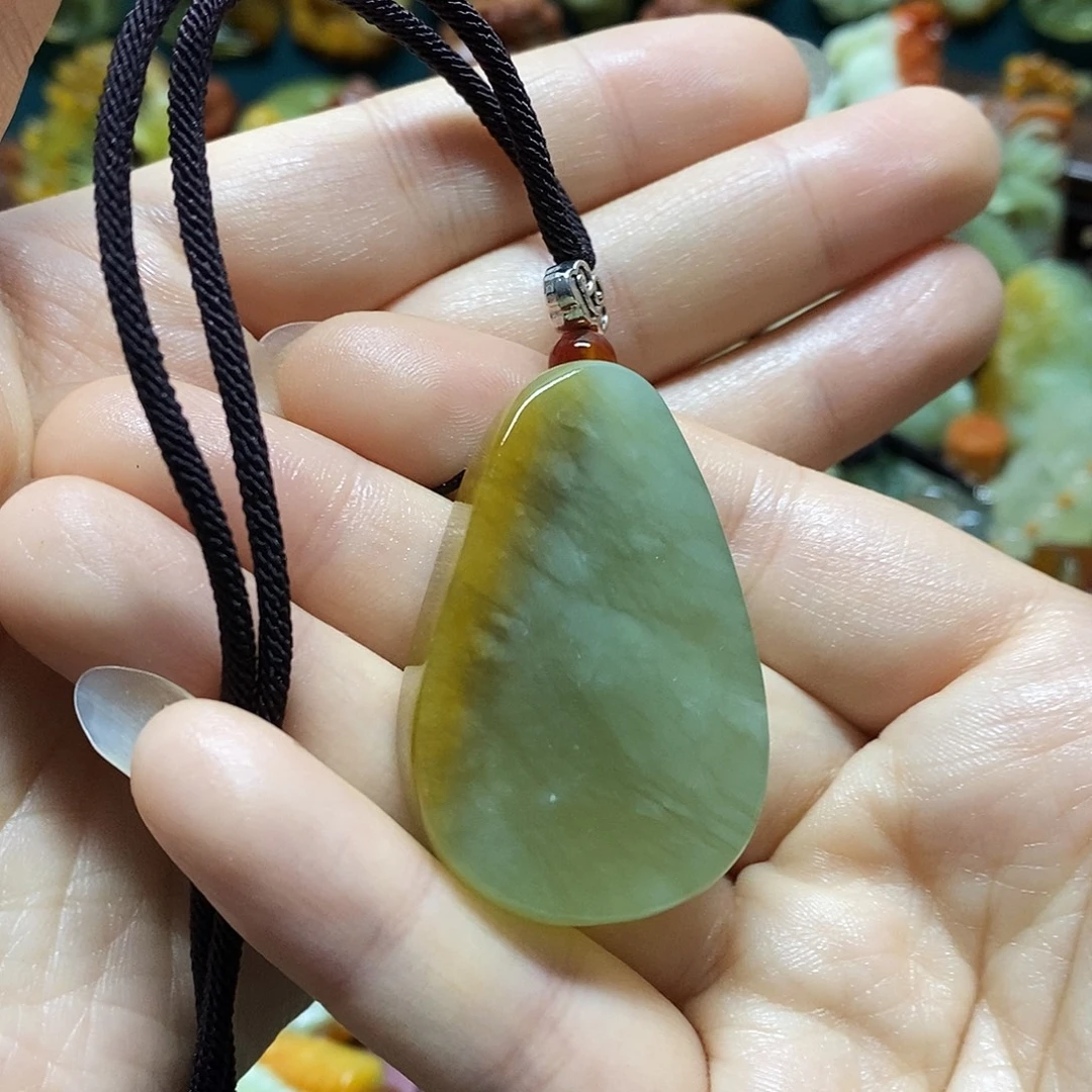 岫玉未镶嵌吊坠(赠链)