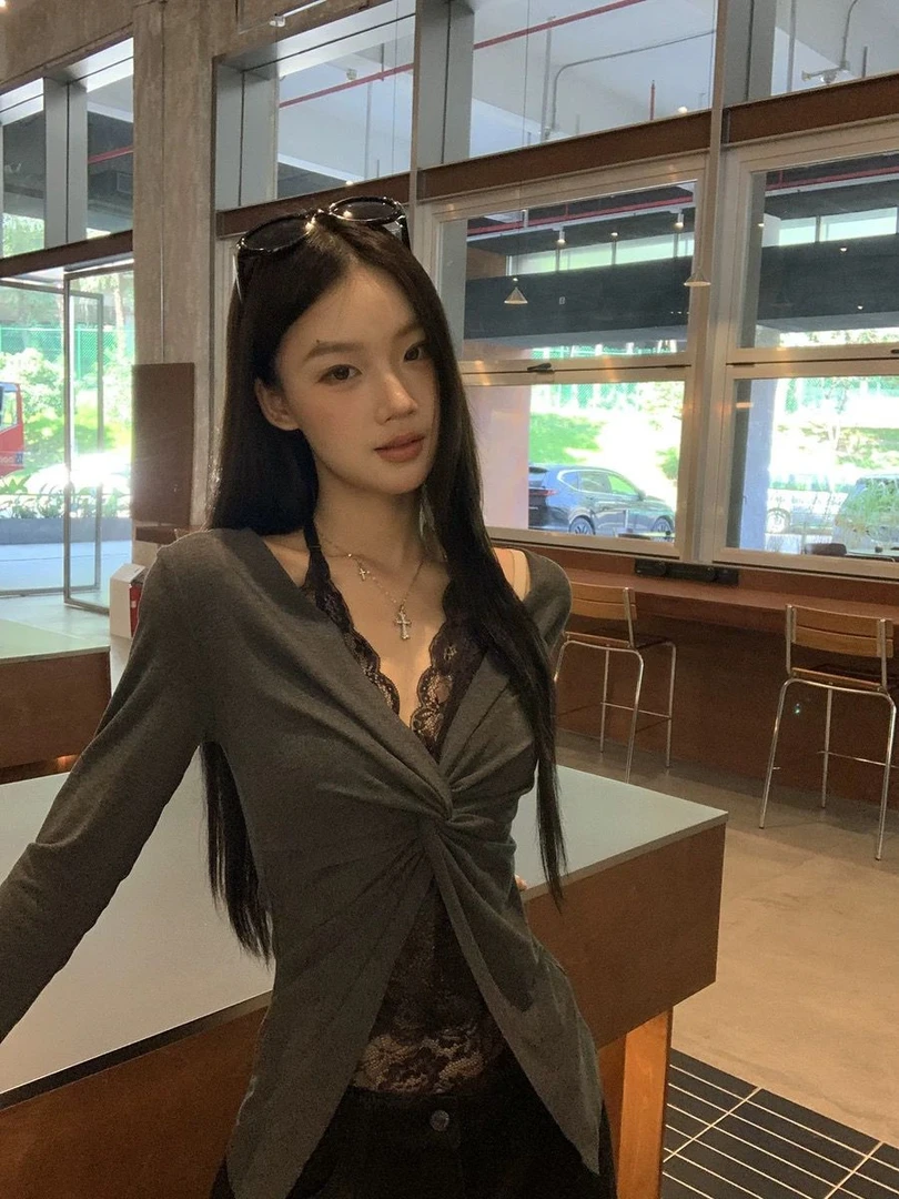 假两件长袖打底衫女2025新款初秋韩系穿搭蕾丝t恤百搭辣妹上衣