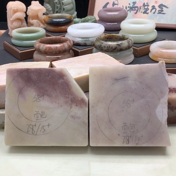 小***觉石英岩玉未镶嵌手镯