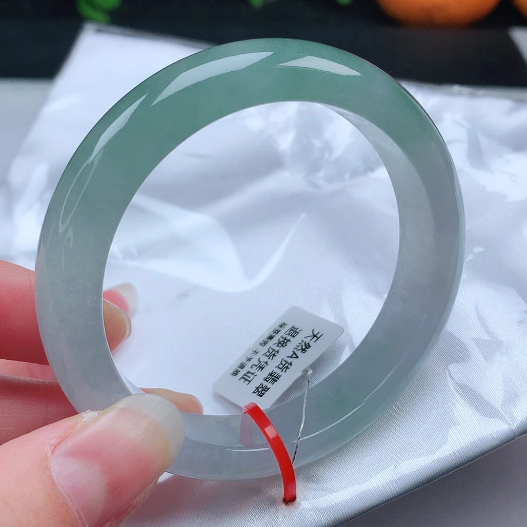翡翠手镯未镶嵌56圈