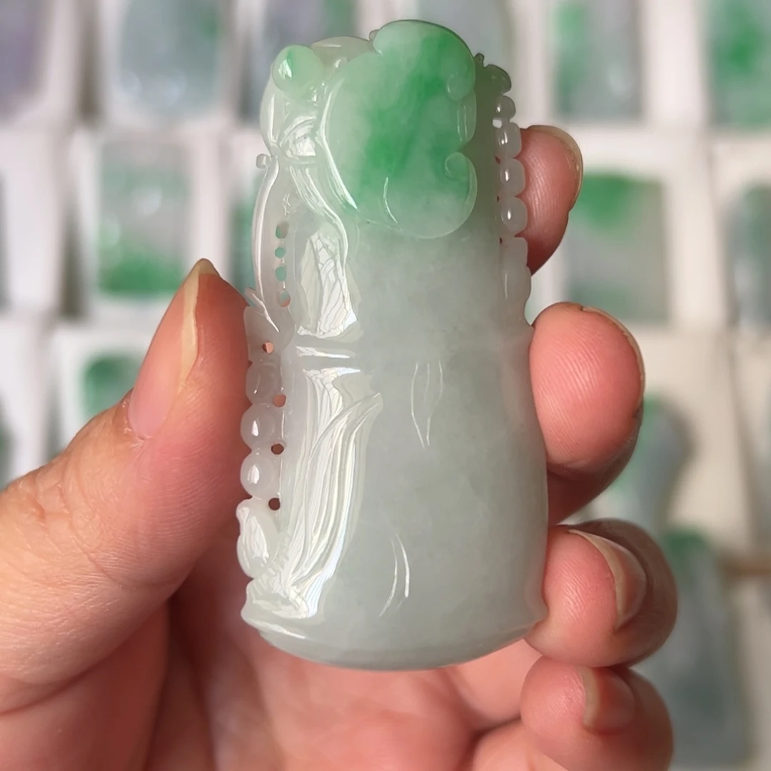 翡翠未镶嵌颈饰竹节