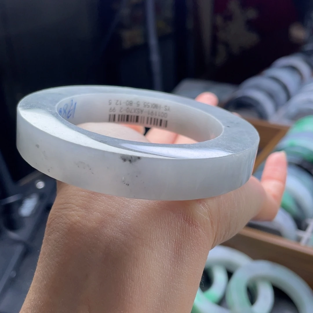 定制翡翠未镶嵌翡翠手镯
