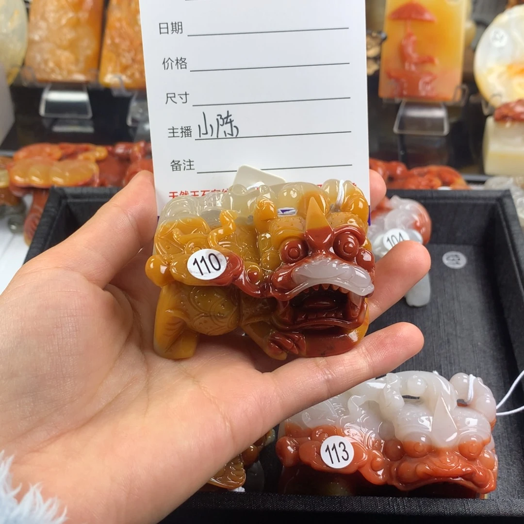 田***宇石英质玉（黄龙玉）未镶嵌手把件