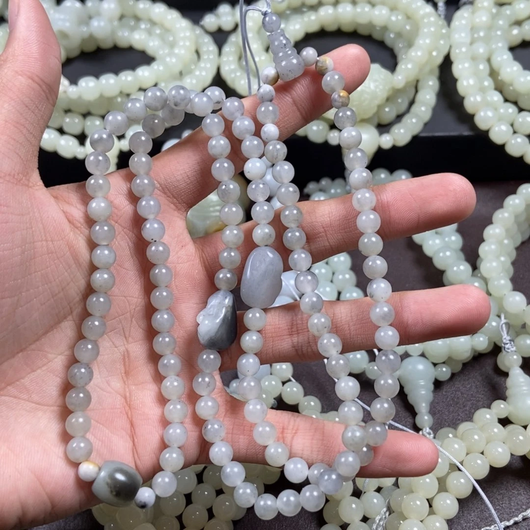 和田玉未镶嵌把件