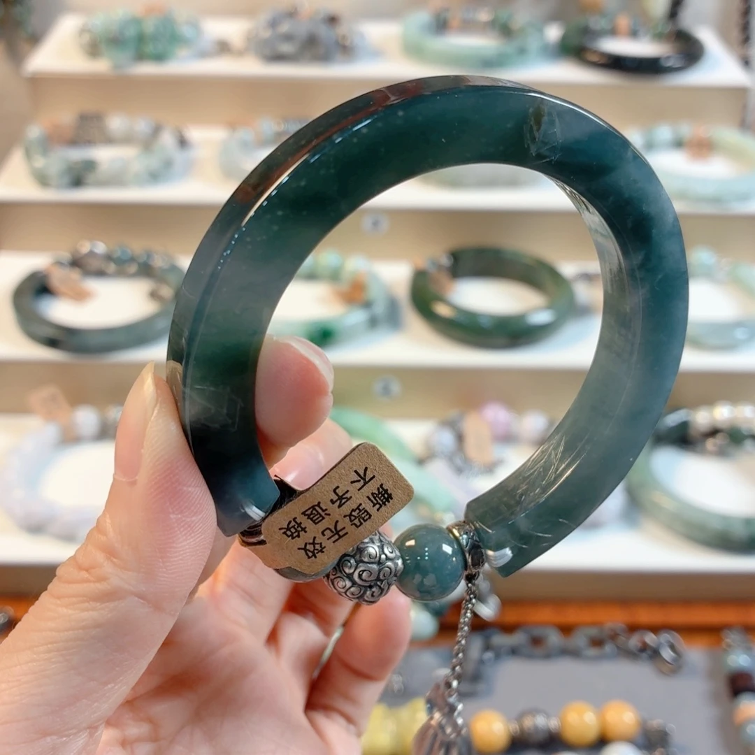 吴***忧翡翠未镶嵌手链手串