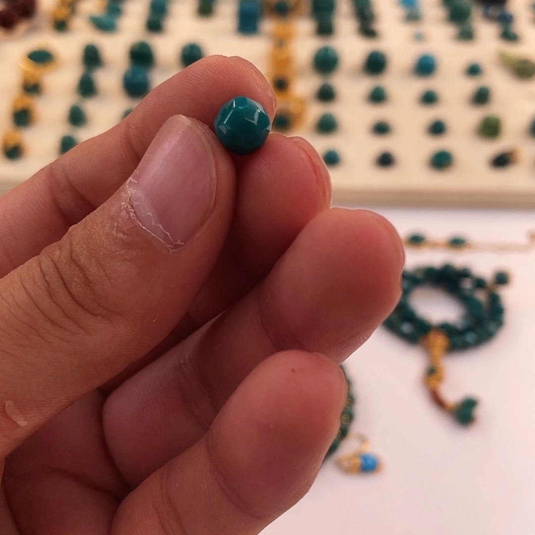 绿松石未镶嵌颈饰