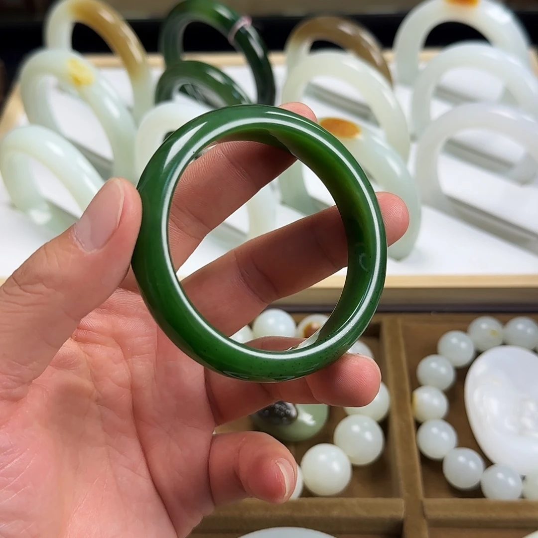 和田玉未镶嵌手镯