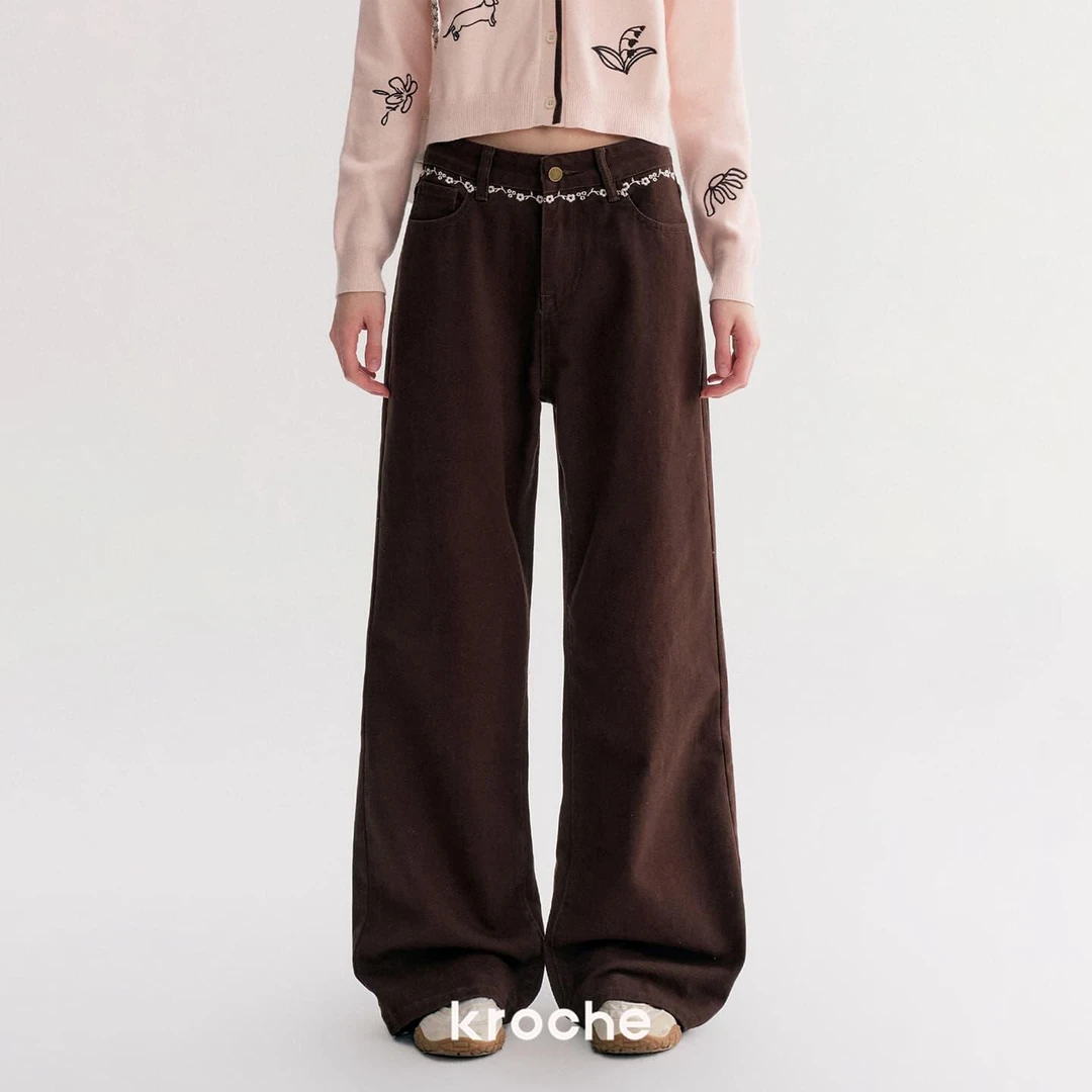 Kroche 25aw 馥郁巧克力 腰头撞色五瓣花刺绣 舒适棉质阔腿牛仔裤