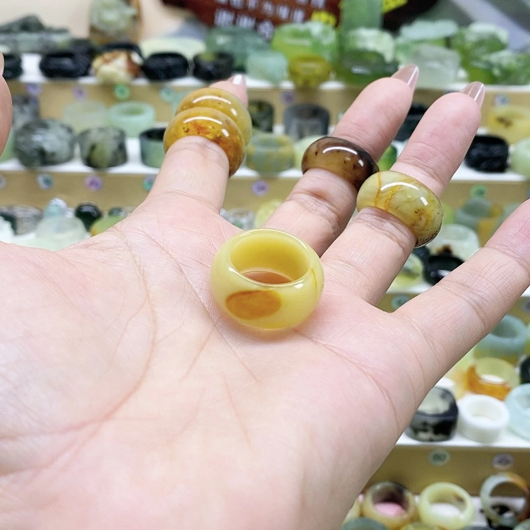 岫玉戒指未镶嵌有****～