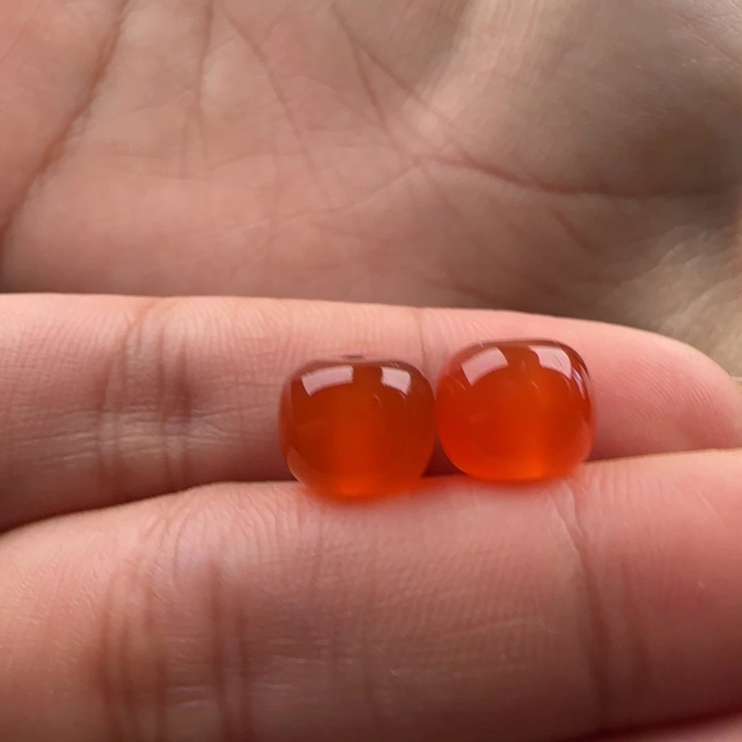 南红玛瑙未镶嵌老型对珠8.9*7.5有皮裂