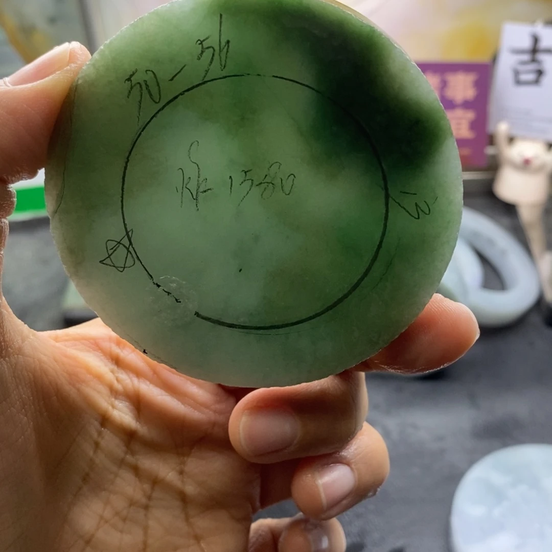 定制翡翠未镶嵌翡翠手镯