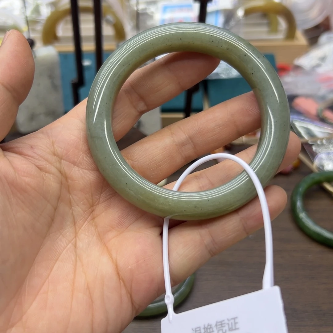 和田玉未镶嵌手镯59.2圈围723瑕