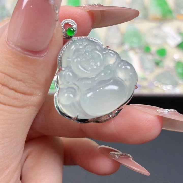 颈饰18K金镶嵌翡翠