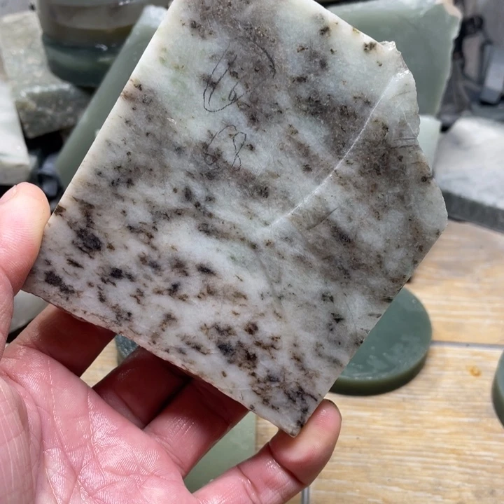 独山玉未镶嵌手镯加工定制