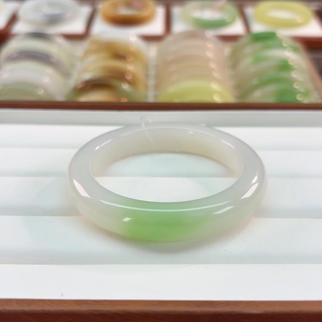 和田玉未镶嵌手镯【高品翠青】
