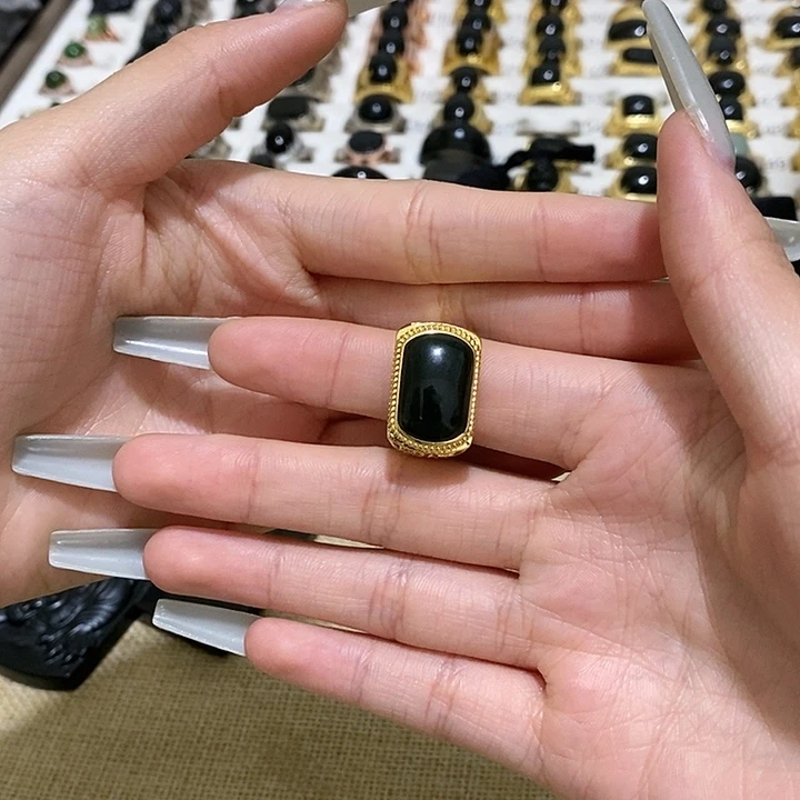 青***和田玉合金颈饰戒指