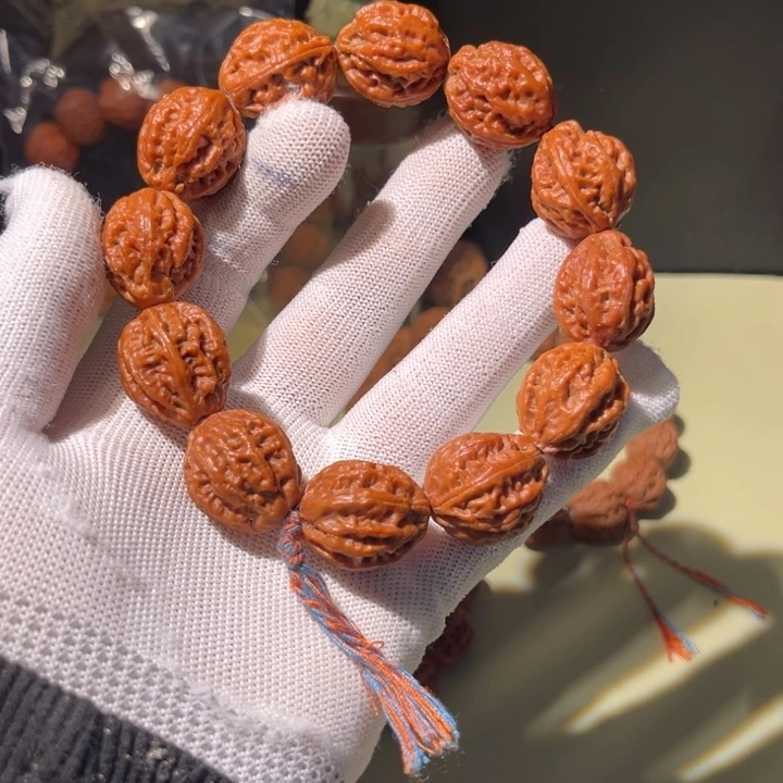 文玩核桃手串…………6