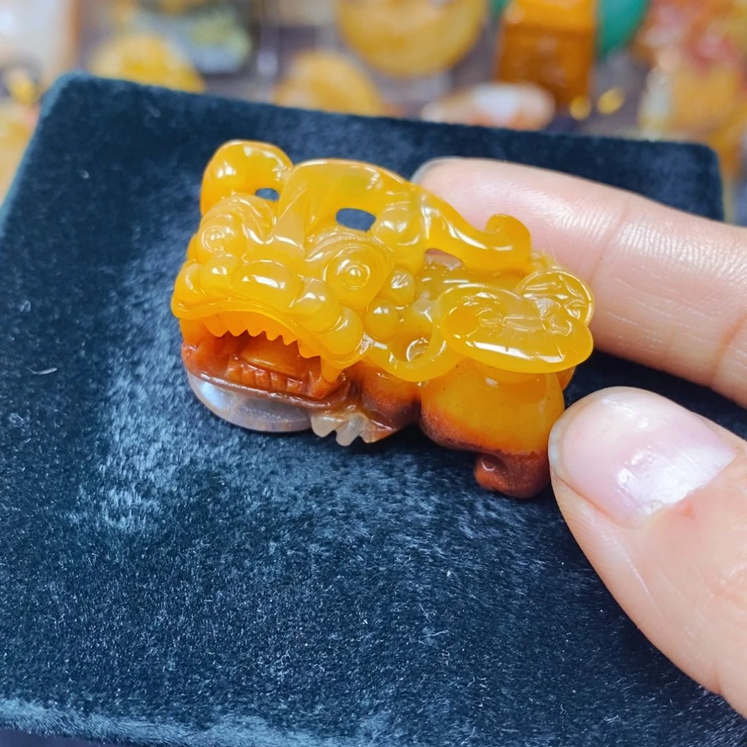 石英质玉（黄龙玉）未镶嵌颈饰