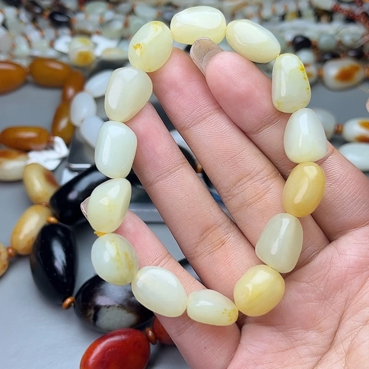 和田玉（糖玉）未镶嵌手链