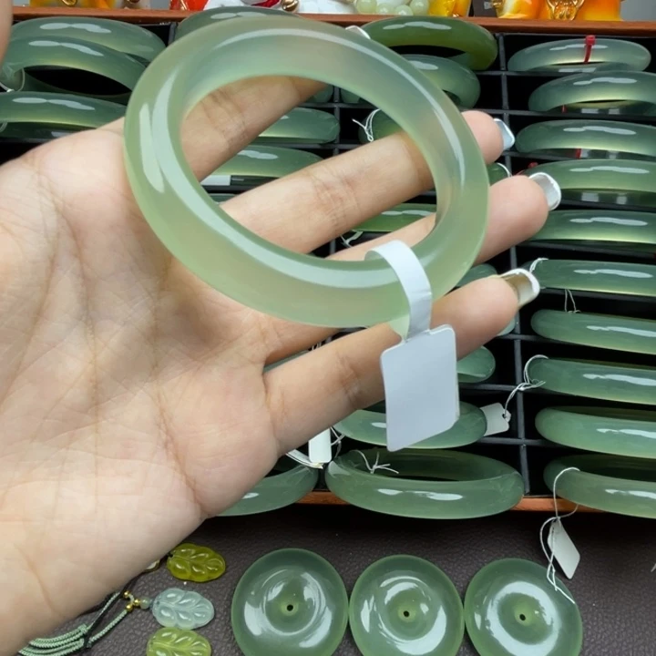 顺***然岫玉未镶嵌手镯岫玉手镯