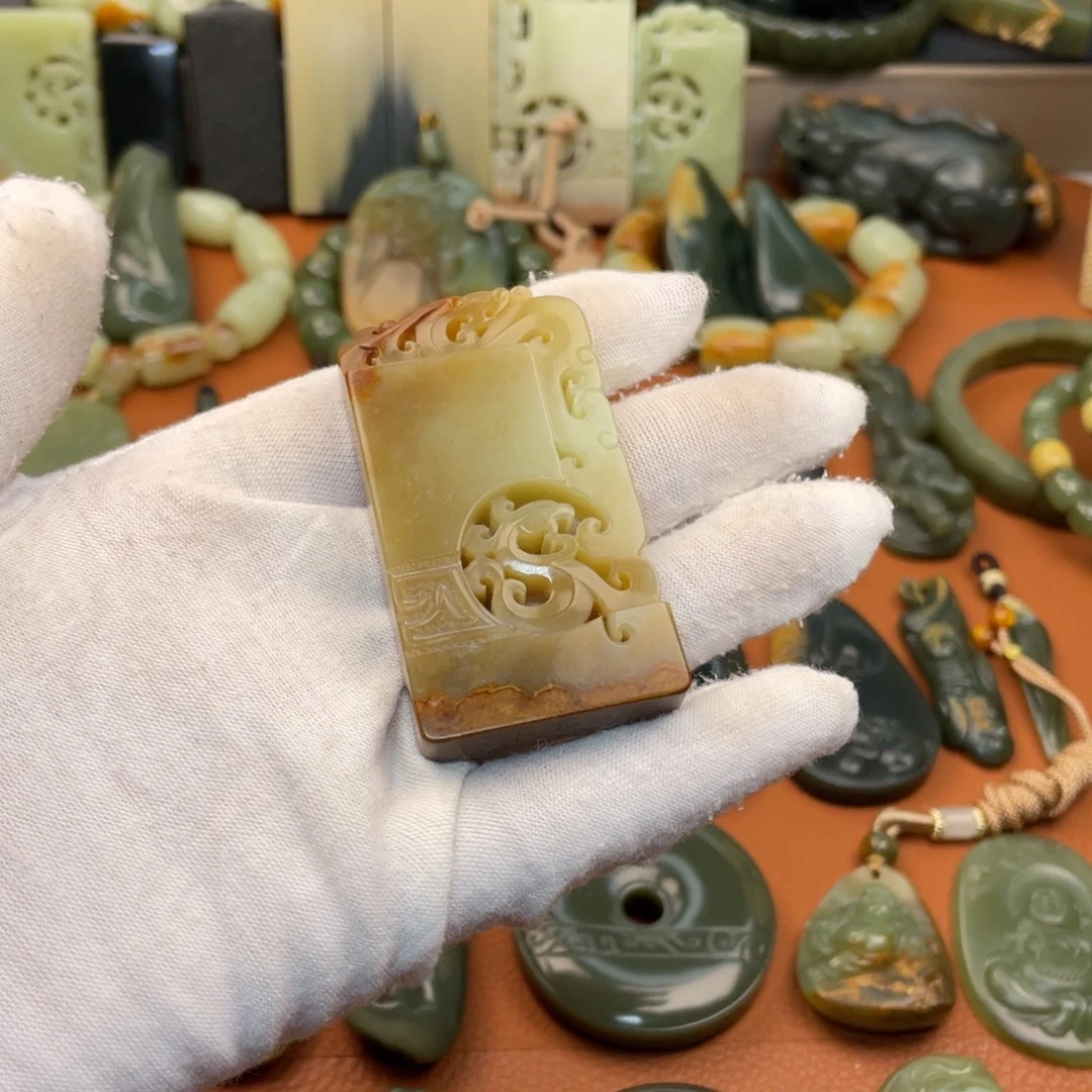 岫岩河磨玉（透闪石质玉）未镶嵌挂件