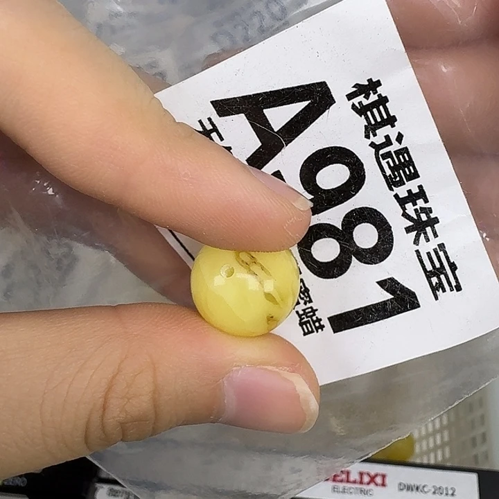 未镶嵌琥珀珠宝奇石