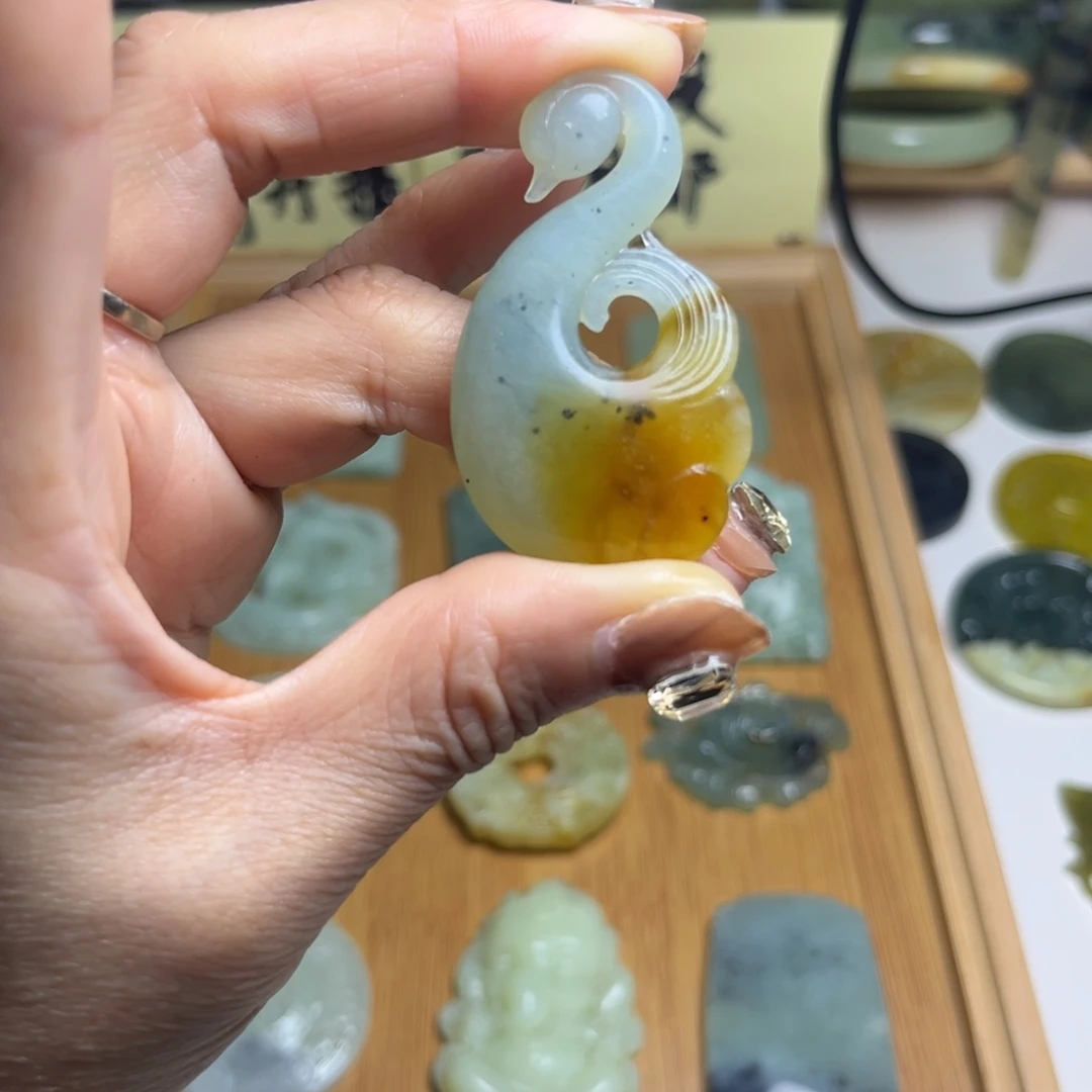 未镶嵌蛇纹石玉颈饰