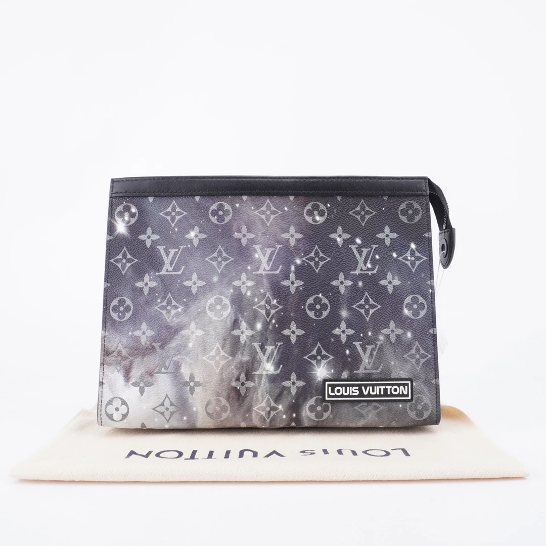 99新 LouisVuitton/路易威登 银河星空限量款老花洗漱手拿包 E374