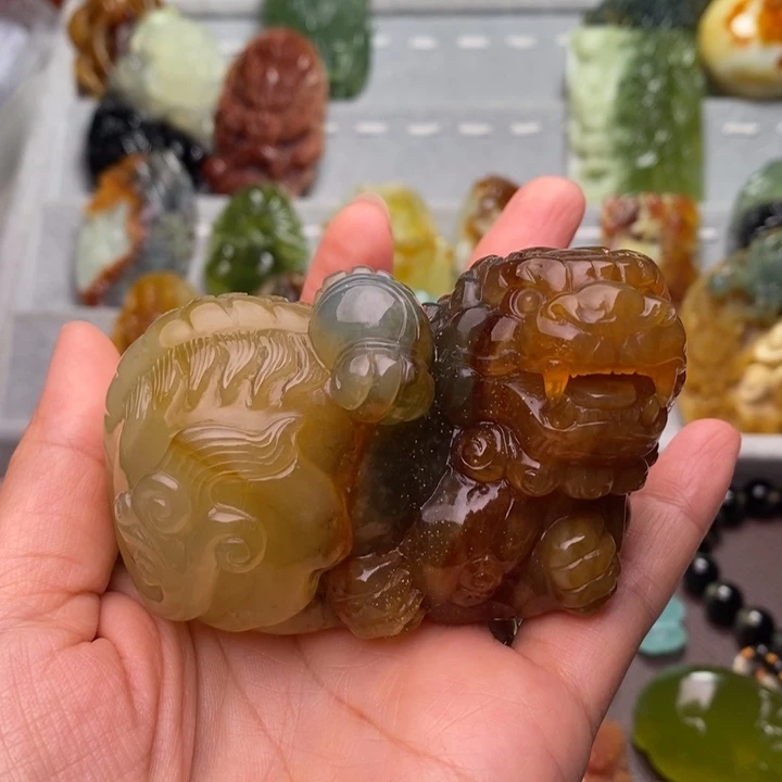 玩***照蛇纹石玉未镶嵌颈饰